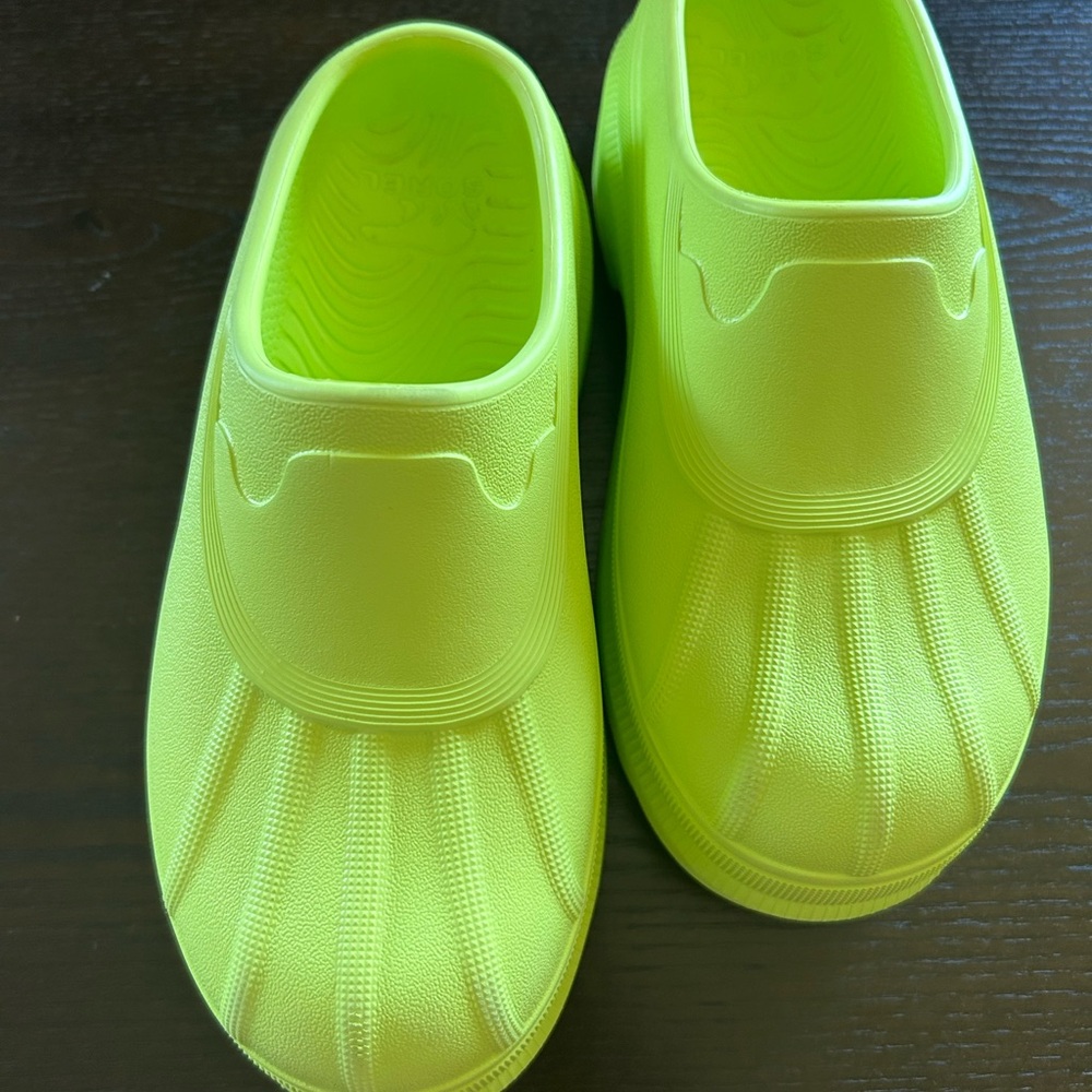 Sorel Women's Neon Yellow Slip-On Clogs